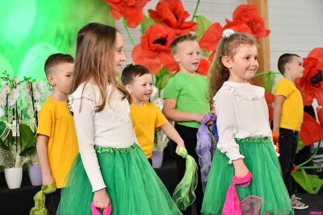 [WIDEO/FOTO] Konkursy, bogato zastawione stoiska i świąteczny klimat na XVIII Tradycjach Stołu Wielkanocnego w Marcinowicach