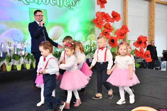 [WIDEO/FOTO] Konkursy, bogato zastawione stoiska i świąteczny klimat na XVIII Tradycjach Stołu Wielkanocnego w Marcinowicach