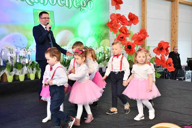 [WIDEO/FOTO] Konkursy, bogato zastawione stoiska i świąteczny klimat na XVIII Tradycjach Stołu Wielkanocnego w Marcinowicach