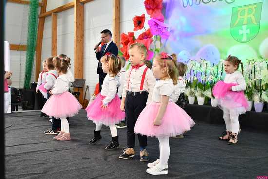 [WIDEO/FOTO] Konkursy, bogato zastawione stoiska i świąteczny klimat na XVIII Tradycjach Stołu Wielkanocnego w Marcinowicach
