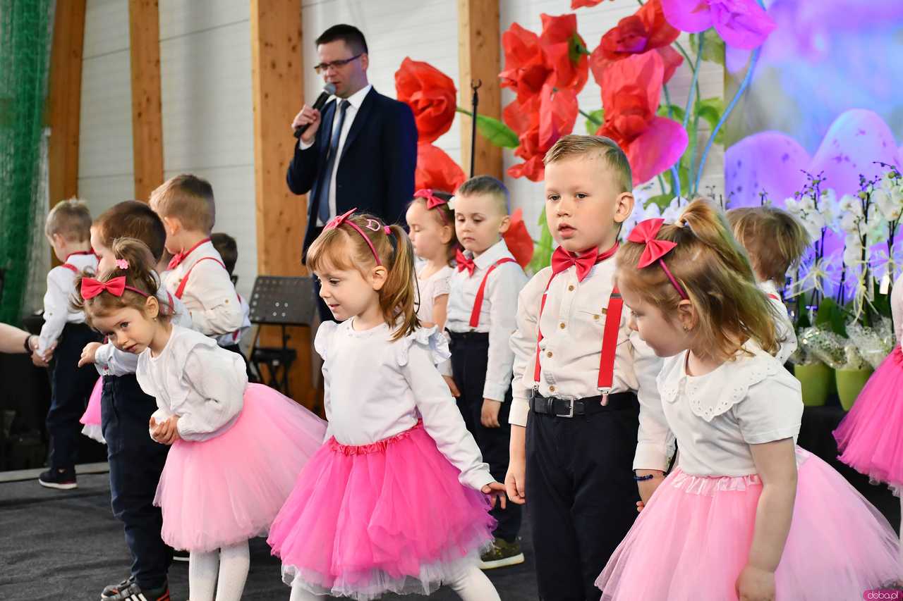 [WIDEO/FOTO] Konkursy, bogato zastawione stoiska i świąteczny klimat na XVIII Tradycjach Stołu Wielkanocnego w Marcinowicach