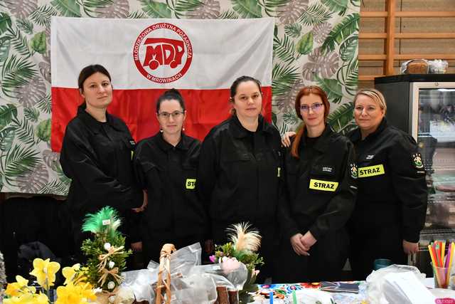 [WIDEO/FOTO] Tradycyjne potrawy i wypieki, zagroda zwierząt, występy i świąteczne ozdoby podczas Kiermaszu Wielkanocnego w Żarowie