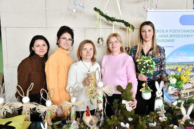[WIDEO/FOTO] Tradycyjne potrawy i wypieki, zagroda zwierząt, występy i świąteczne ozdoby podczas Kiermaszu Wielkanocnego w Żarowie