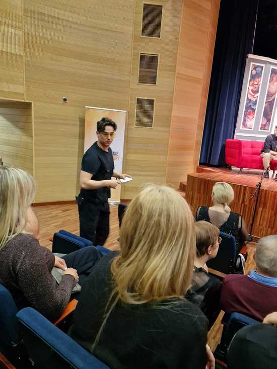 [FOTO] Na deskach SCK zagościł spektakl Szalone Nożyczki