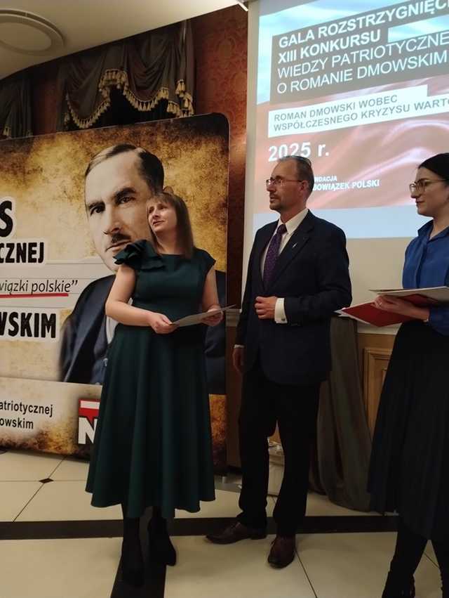 [FOTO] Uczennica strzegomskiego LO laureatką konkursu plastycznego o Romanie Dmowskim
