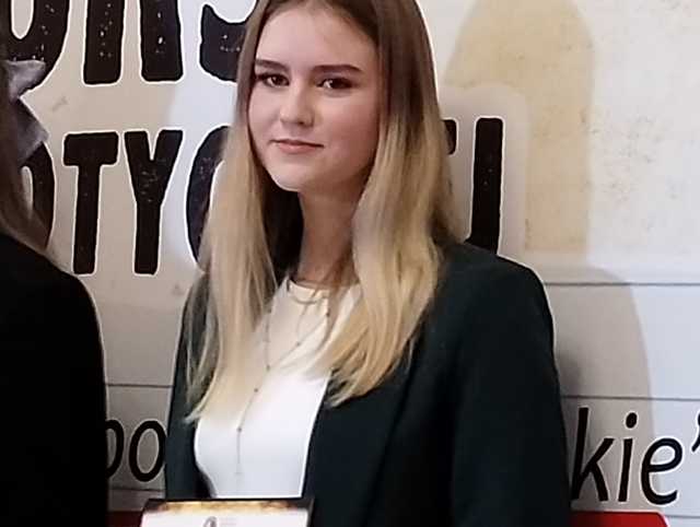 [FOTO] Uczennica strzegomskiego LO laureatką konkursu plastycznego o Romanie Dmowskim
