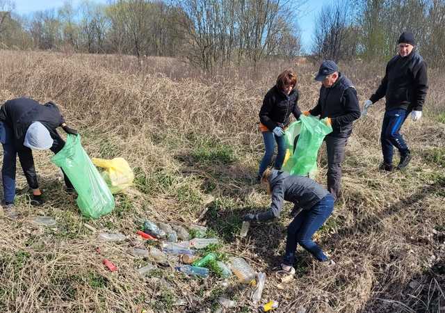 [FOTO] Mieszkańcy Pastuchowa posprzątali swoją wieś