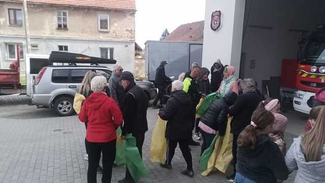 [FOTO] Mieszkańcy Pastuchowa posprzątali swoją wieś