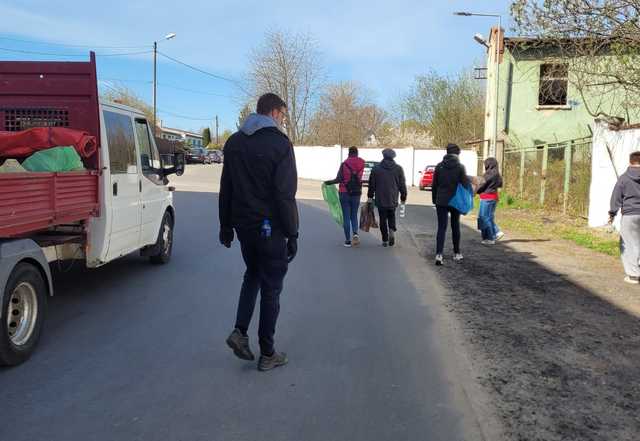 [FOTO] Mieszkańcy Pastuchowa posprzątali swoją wieś