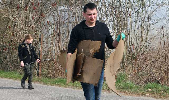 [FOTO] Mieszkańcy Dzierzkowa, Gniewkowa i Serwinowa posprzątali swoje miejscowości