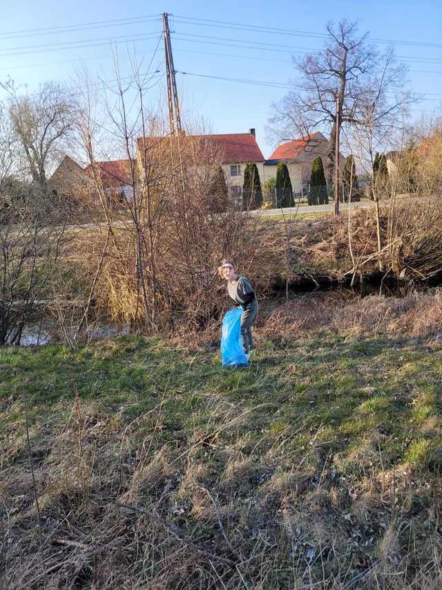 [FOTO] Mieszkańcy Dzierzkowa, Gniewkowa i Serwinowa posprzątali swoje miejscowości