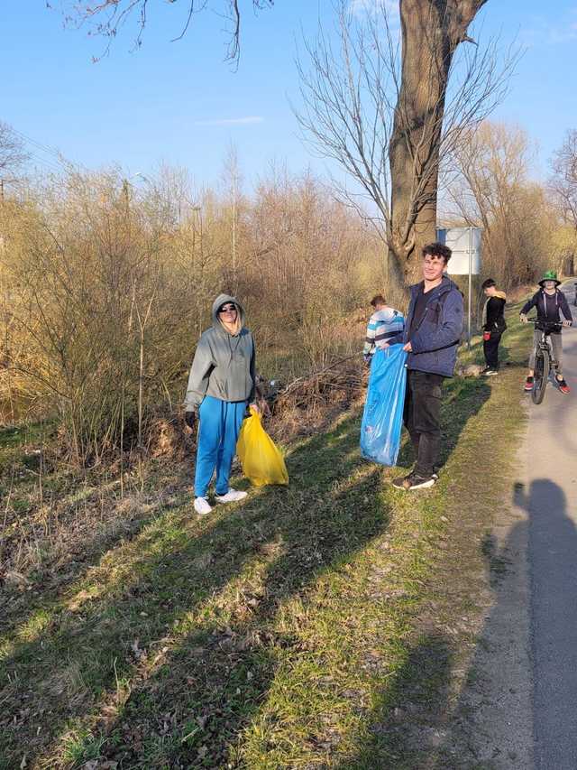 [FOTO] Mieszkańcy Dzierzkowa, Gniewkowa i Serwinowa posprzątali swoje miejscowości