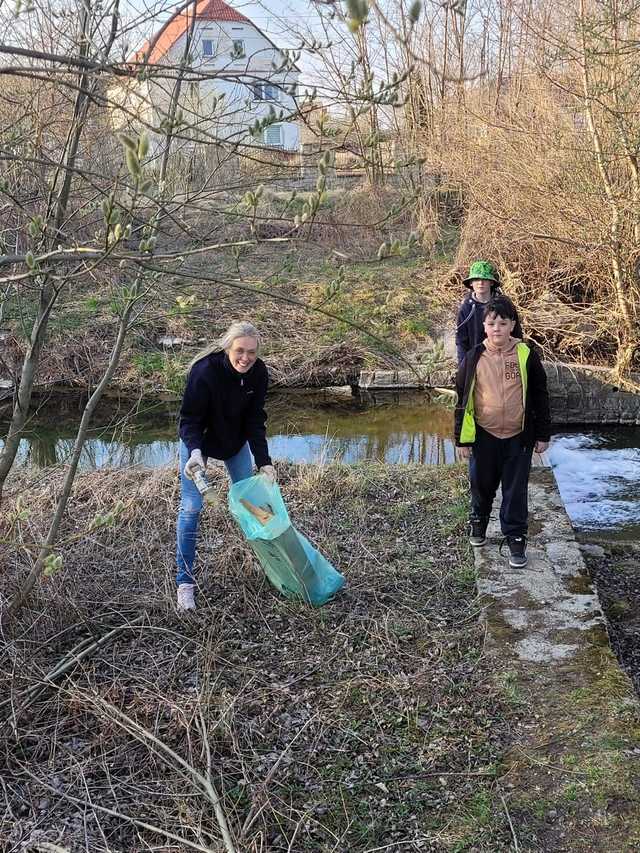 [FOTO] Mieszkańcy Dzierzkowa, Gniewkowa i Serwinowa posprzątali swoje miejscowości