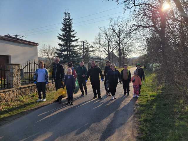 [FOTO] Mieszkańcy Dzierzkowa, Gniewkowa i Serwinowa posprzątali swoje miejscowości