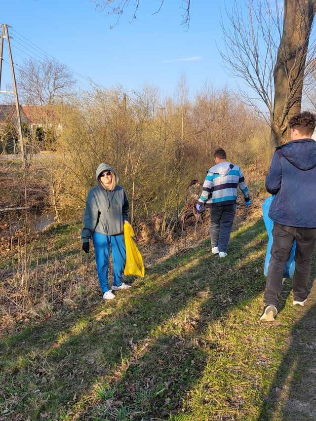[FOTO] Mieszkańcy Dzierzkowa, Gniewkowa i Serwinowa posprzątali swoje miejscowości