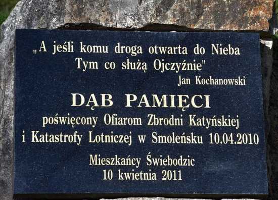 [FOTO] Władze Świebodzic oddały hołd ofiarom katastrofy smoleńskiej