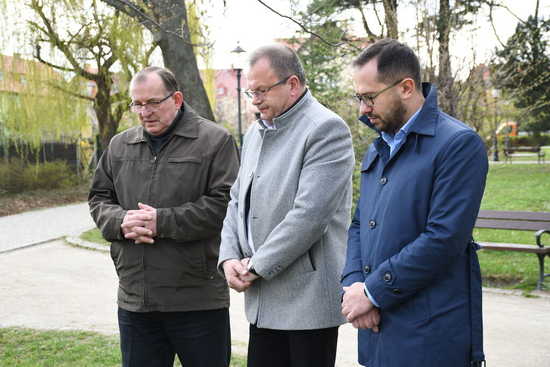 [FOTO] Władze Świebodzic oddały hołd ofiarom katastrofy smoleńskiej