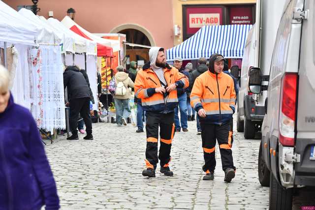 [FOTO] Rusza Jarmark Wielkanocny na świdnickim rynku. W jakich godzinach dostępne będą stoiska i do kiedy potrwa?