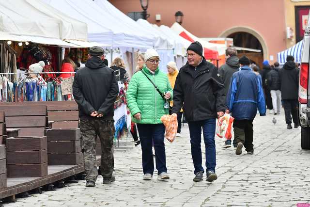 [FOTO] Rusza Jarmark Wielkanocny na świdnickim rynku. W jakich godzinach dostępne będą stoiska i do kiedy potrwa?