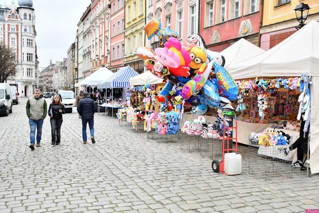 [FOTO] Rusza Jarmark Wielkanocny na świdnickim rynku. W jakich godzinach dostępne będą stoiska i do kiedy potrwa?