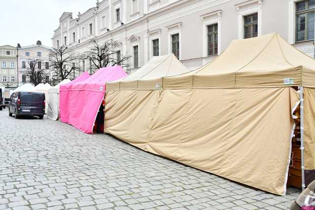 [FOTO] Rusza Jarmark Wielkanocny na świdnickim rynku. W jakich godzinach dostępne będą stoiska i do kiedy potrwa?