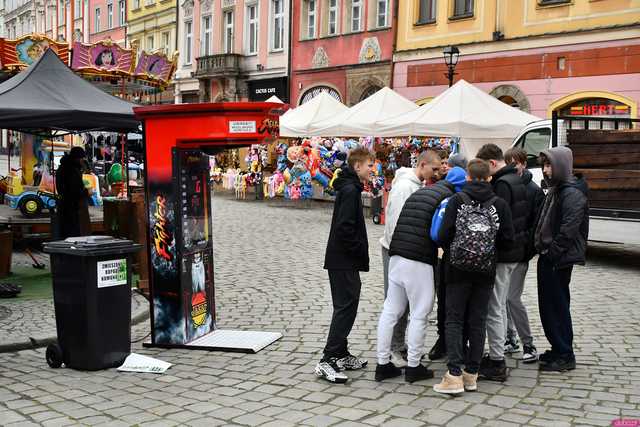 [FOTO] Rusza Jarmark Wielkanocny na świdnickim rynku. W jakich godzinach dostępne będą stoiska i do kiedy potrwa?
