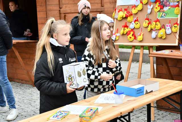 [WIDEO/FOTO] Na świebodzickim rynku wystartował Jarmark Wielkanocny. Przewidziano masę atrakcji