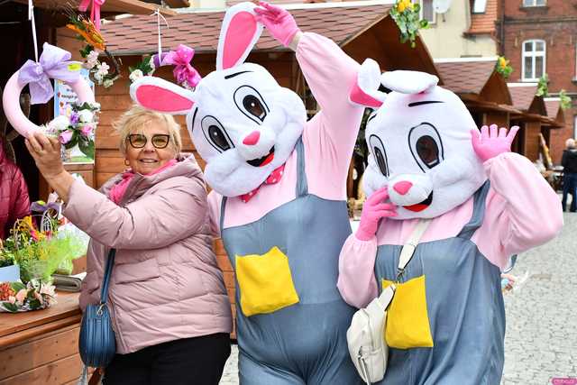 [WIDEO/FOTO] Na świebodzickim rynku wystartował Jarmark Wielkanocny. Przewidziano masę atrakcji