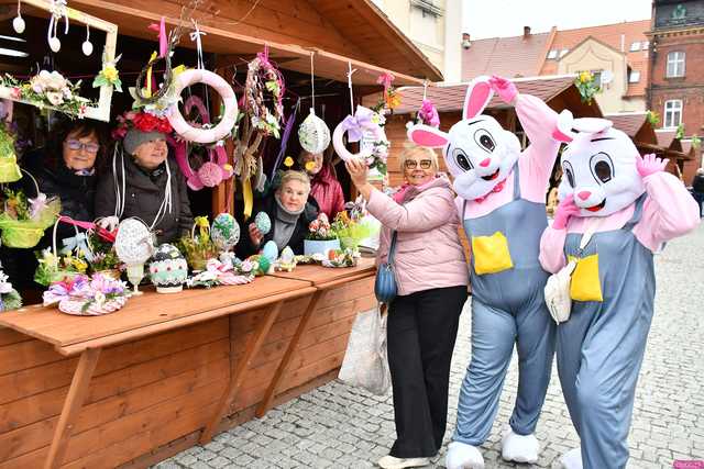 [WIDEO/FOTO] Na świebodzickim rynku wystartował Jarmark Wielkanocny. Przewidziano masę atrakcji