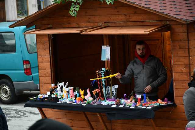 [WIDEO/FOTO] Na świebodzickim rynku wystartował Jarmark Wielkanocny. Przewidziano masę atrakcji