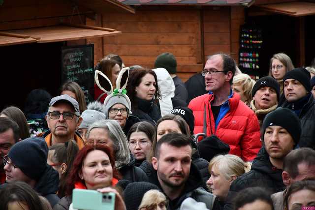 [WIDEO/FOTO] Na świebodzickim rynku wystartował Jarmark Wielkanocny. Przewidziano masę atrakcji