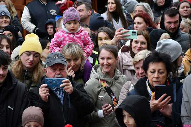 [WIDEO/FOTO] Na świebodzickim rynku wystartował Jarmark Wielkanocny. Przewidziano masę atrakcji