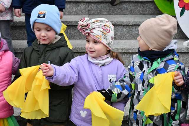 [WIDEO/FOTO] Na świebodzickim rynku wystartował Jarmark Wielkanocny. Przewidziano masę atrakcji
