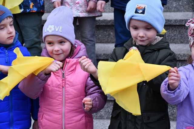 [WIDEO/FOTO] Na świebodzickim rynku wystartował Jarmark Wielkanocny. Przewidziano masę atrakcji