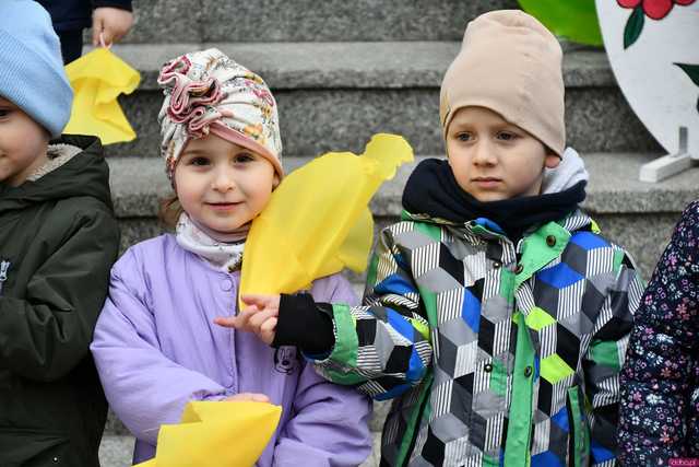 [WIDEO/FOTO] Na świebodzickim rynku wystartował Jarmark Wielkanocny. Przewidziano masę atrakcji