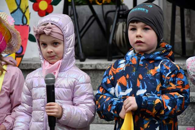 [WIDEO/FOTO] Na świebodzickim rynku wystartował Jarmark Wielkanocny. Przewidziano masę atrakcji