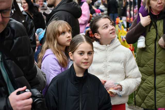 [WIDEO/FOTO] Na świebodzickim rynku wystartował Jarmark Wielkanocny. Przewidziano masę atrakcji