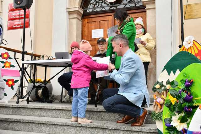 [WIDEO/FOTO] Na świebodzickim rynku wystartował Jarmark Wielkanocny. Przewidziano masę atrakcji