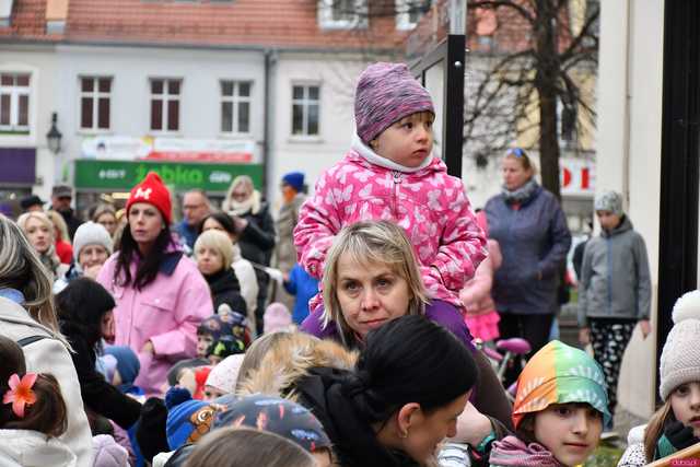 [WIDEO/FOTO] Na świebodzickim rynku wystartował Jarmark Wielkanocny. Przewidziano masę atrakcji