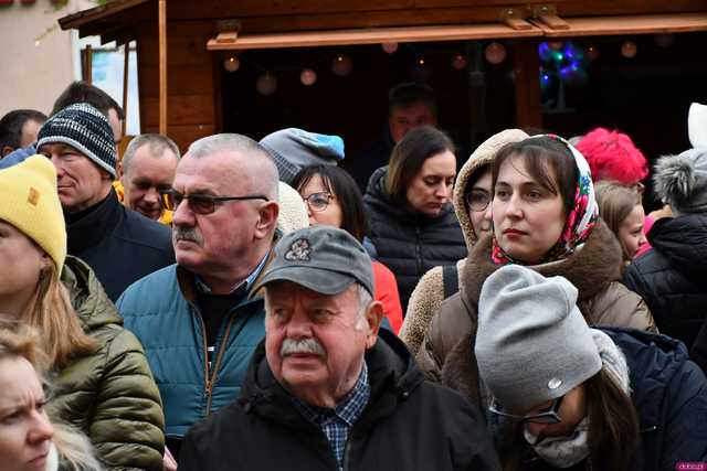 [WIDEO/FOTO] Na świebodzickim rynku wystartował Jarmark Wielkanocny. Przewidziano masę atrakcji