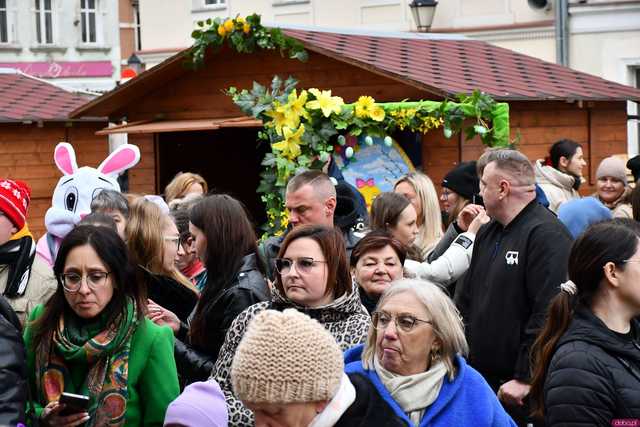 [WIDEO/FOTO] Na świebodzickim rynku wystartował Jarmark Wielkanocny. Przewidziano masę atrakcji