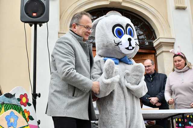 [WIDEO/FOTO] Na świebodzickim rynku wystartował Jarmark Wielkanocny. Przewidziano masę atrakcji