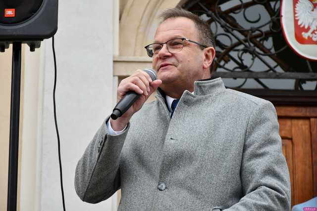 [WIDEO/FOTO] Na świebodzickim rynku wystartował Jarmark Wielkanocny. Przewidziano masę atrakcji