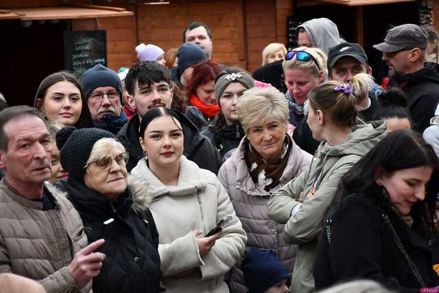 [WIDEO/FOTO] Na świebodzickim rynku wystartował Jarmark Wielkanocny. Przewidziano masę atrakcji