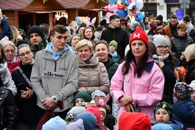[WIDEO/FOTO] Na świebodzickim rynku wystartował Jarmark Wielkanocny. Przewidziano masę atrakcji