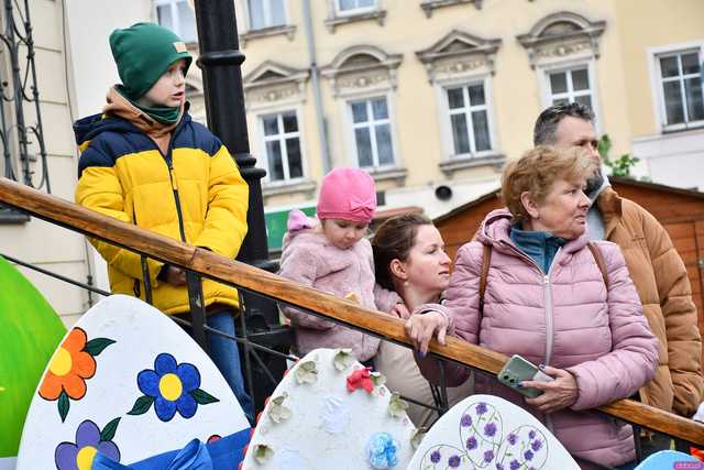 [WIDEO/FOTO] Na świebodzickim rynku wystartował Jarmark Wielkanocny. Przewidziano masę atrakcji