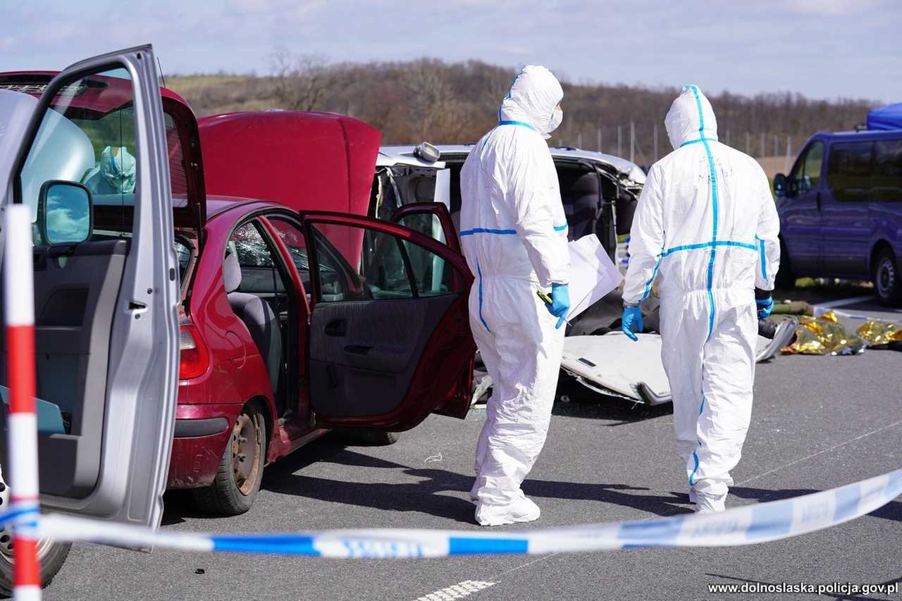 [WIDEO/FOTO] Zdarzenie terrorystyczne, policyjny pościg, wypadek z pożarem. Służby mundurowe ćwiczyły na drodze S3