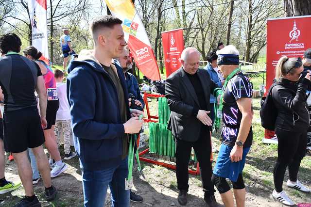 [WIDEO/DUŻO ZDJĘĆ] Pobiegli alejkami Parku Strzelnica na rozpoczęcie Biegowego Grand Prix