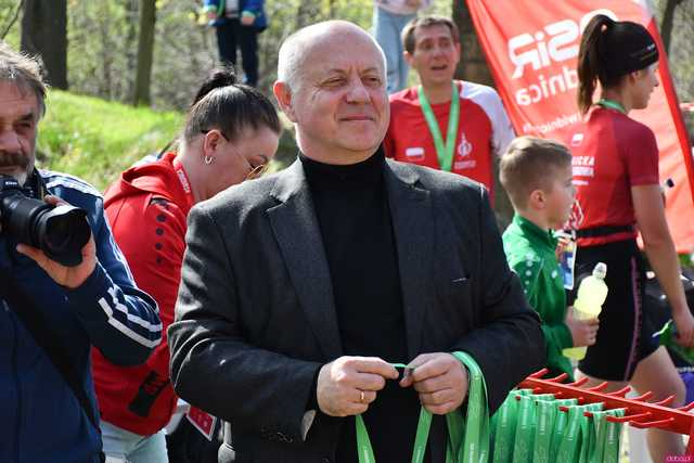 [WIDEO/DUŻO ZDJĘĆ] Pobiegli alejkami Parku Strzelnica na rozpoczęcie Biegowego Grand Prix