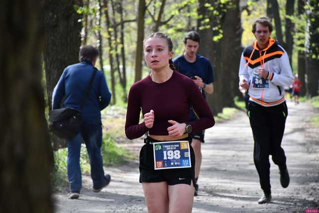 [WIDEO/DUŻO ZDJĘĆ] Pobiegli alejkami Parku Strzelnica na rozpoczęcie Biegowego Grand Prix